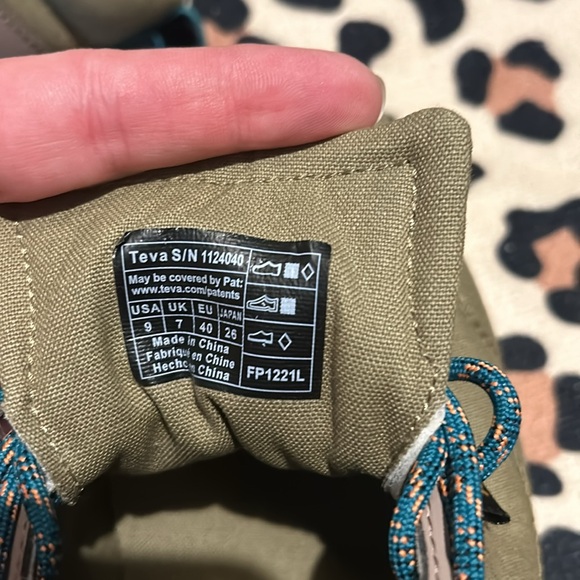 Teva Women’s Terra Canyon Hiker, Upper made of cotton and canvas, rugged sole. - Picture 4 of 5